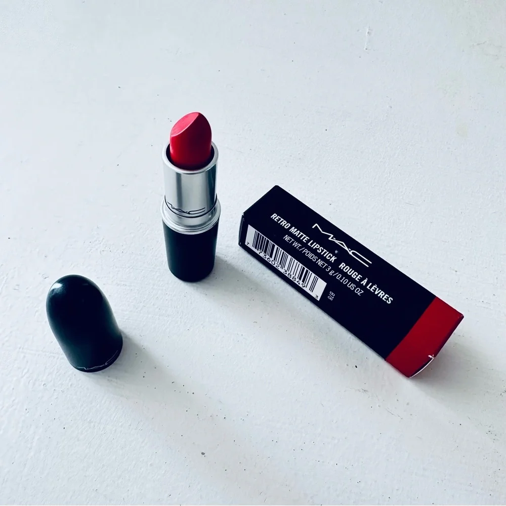 MAC   702 dangerous retro matte lipstick NEW